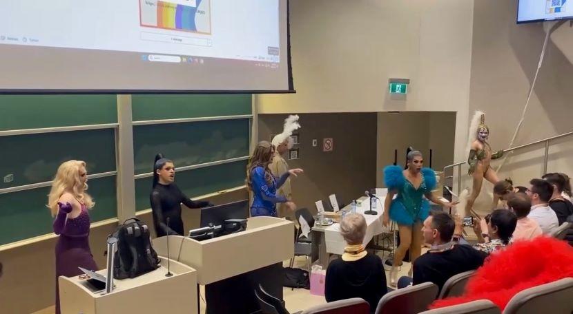Des membres de la communauté 2SLGBTQIA+, dont certains en travestis, s'adressent aux participants lors du Bootcamp sur la santé queer, le 22 avril.