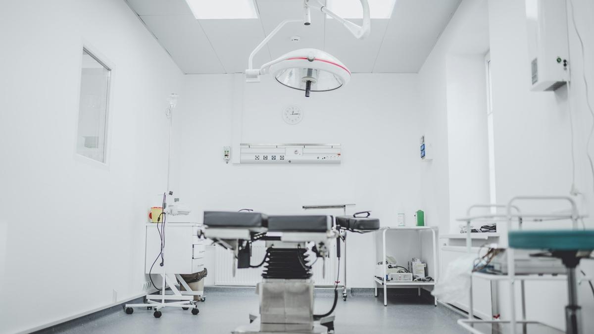 Vacant hospital operating room