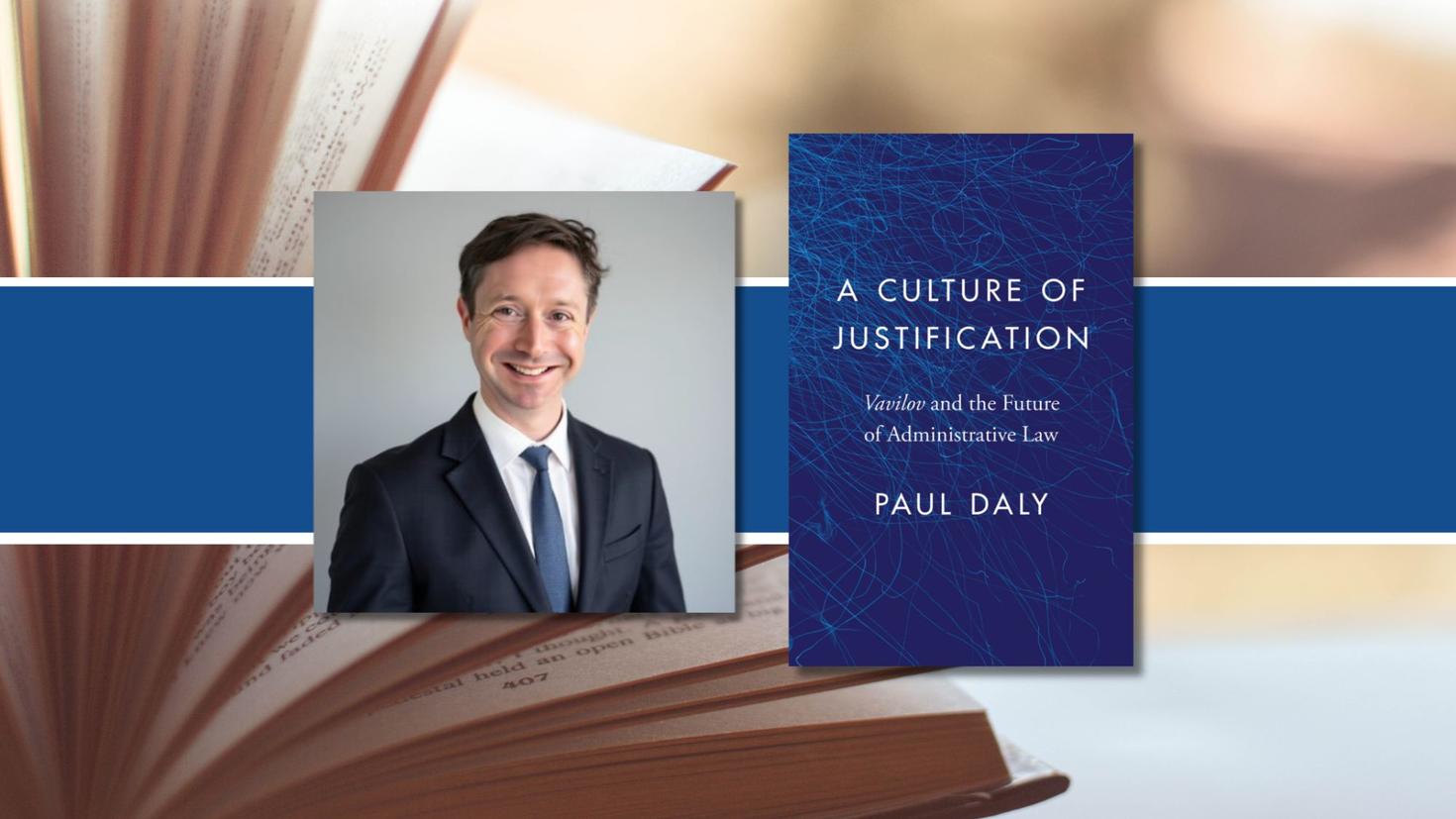 Portrait d'un professeur et image d'un livre bleu