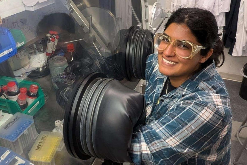 Samiha Chatoo working with nanotubes in a lab.