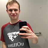 Selfie de colton100000 devant un mirroir de salle de bains