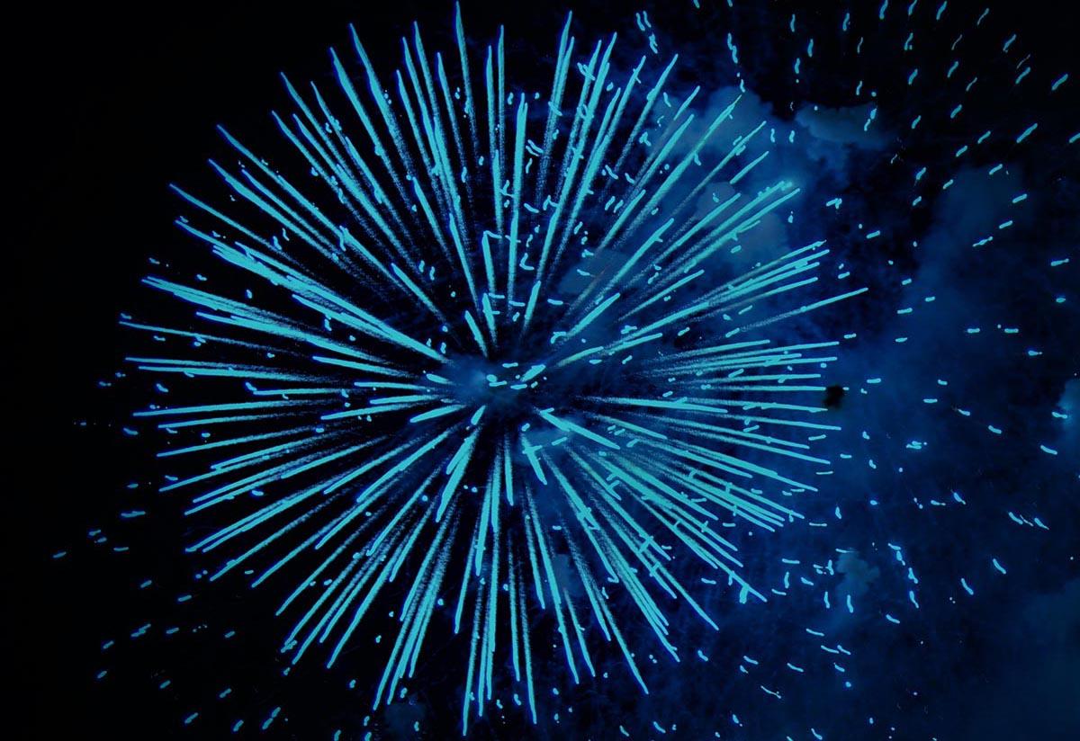 Feux d'artifices bleus.