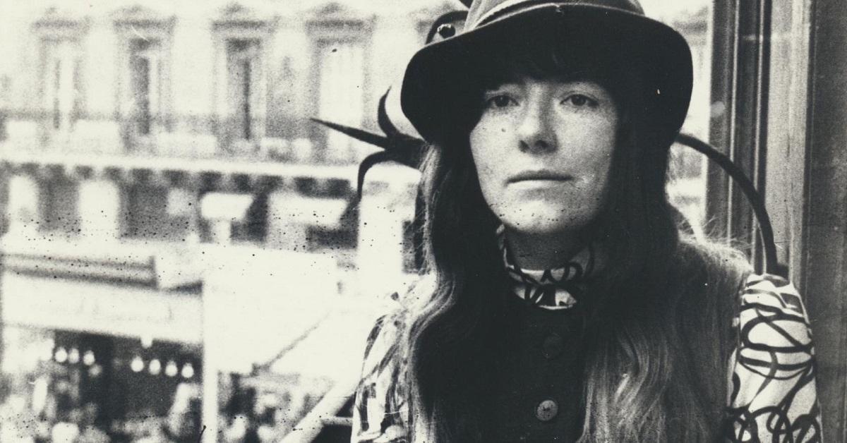 Monique Frize, wearing a hat, on a balcony in Paris.